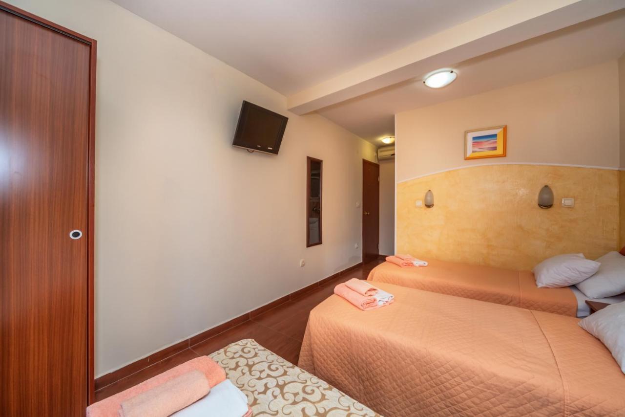 Apartments Pod Lozom With Seaview Petrovac Habitación foto
